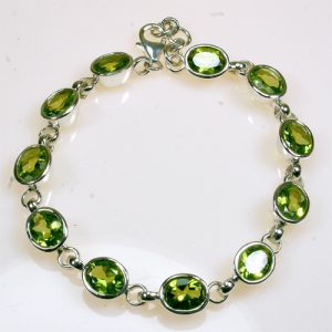 AB25 Peridot 6x8 mm oval